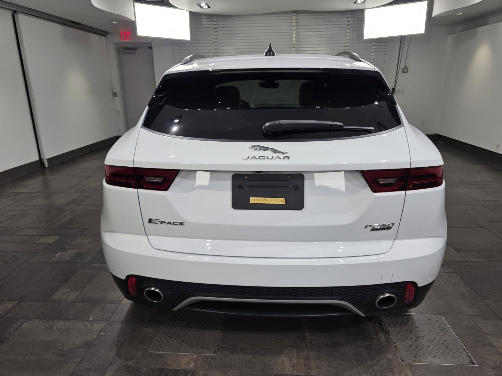 Used 2020 Jaguar E-PACE SE image 5