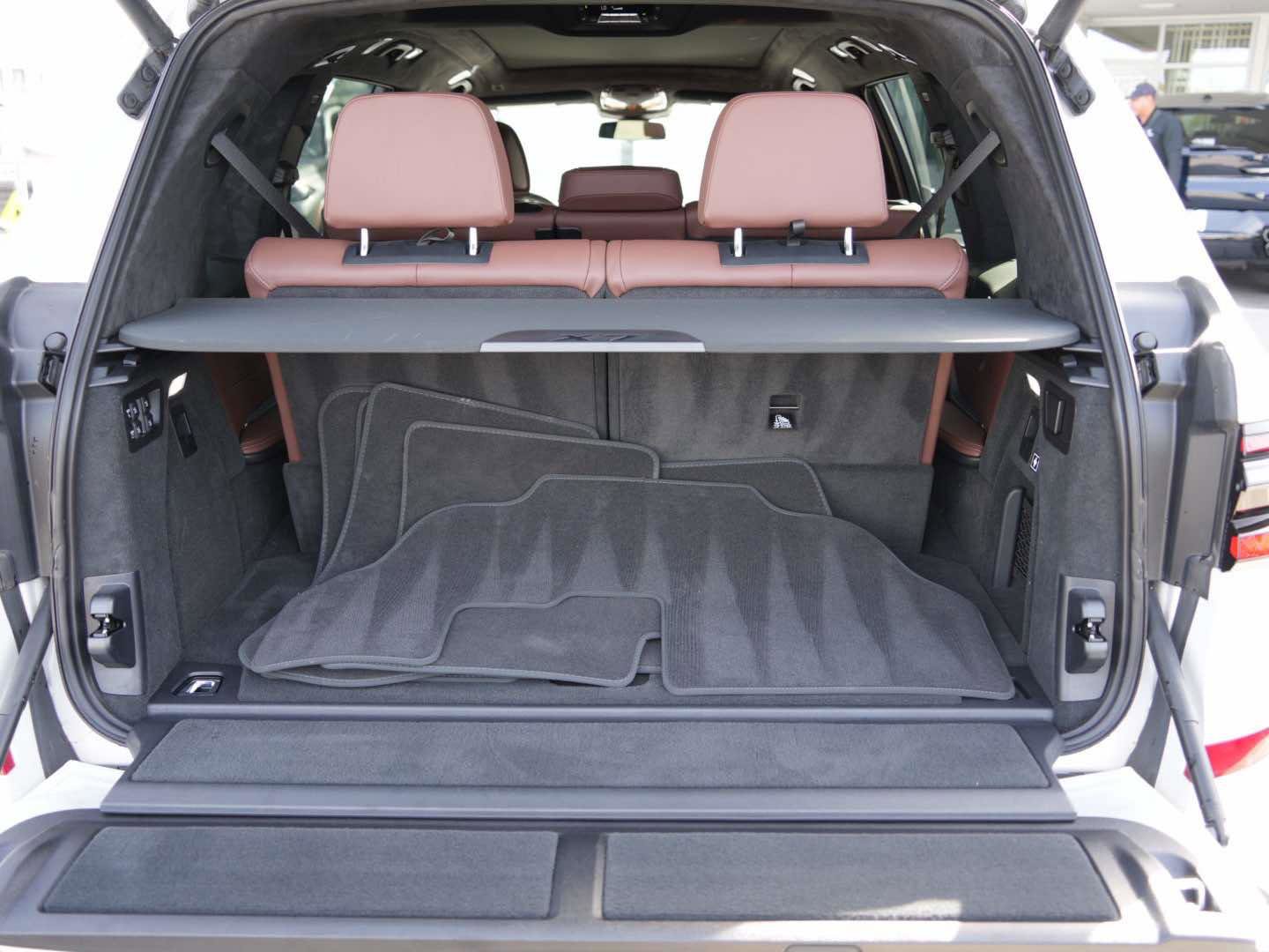 Used 2024 BMW X7 xDrive40i w/ Executive Package image 5