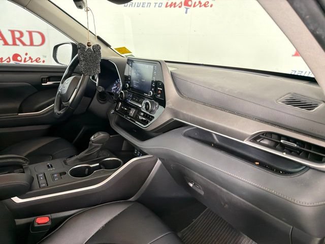 Used 2022 Toyota Highlander XLE FWD image 17