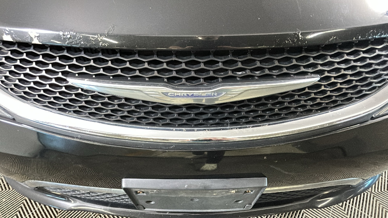 Used 2017 Chrysler Pacifica Touring-L FWD image 10