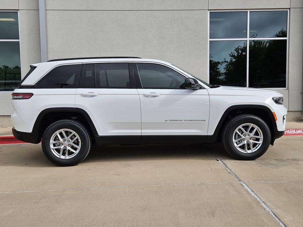New 2026 Jeep Grand Cherokee Laredo RWD image 2