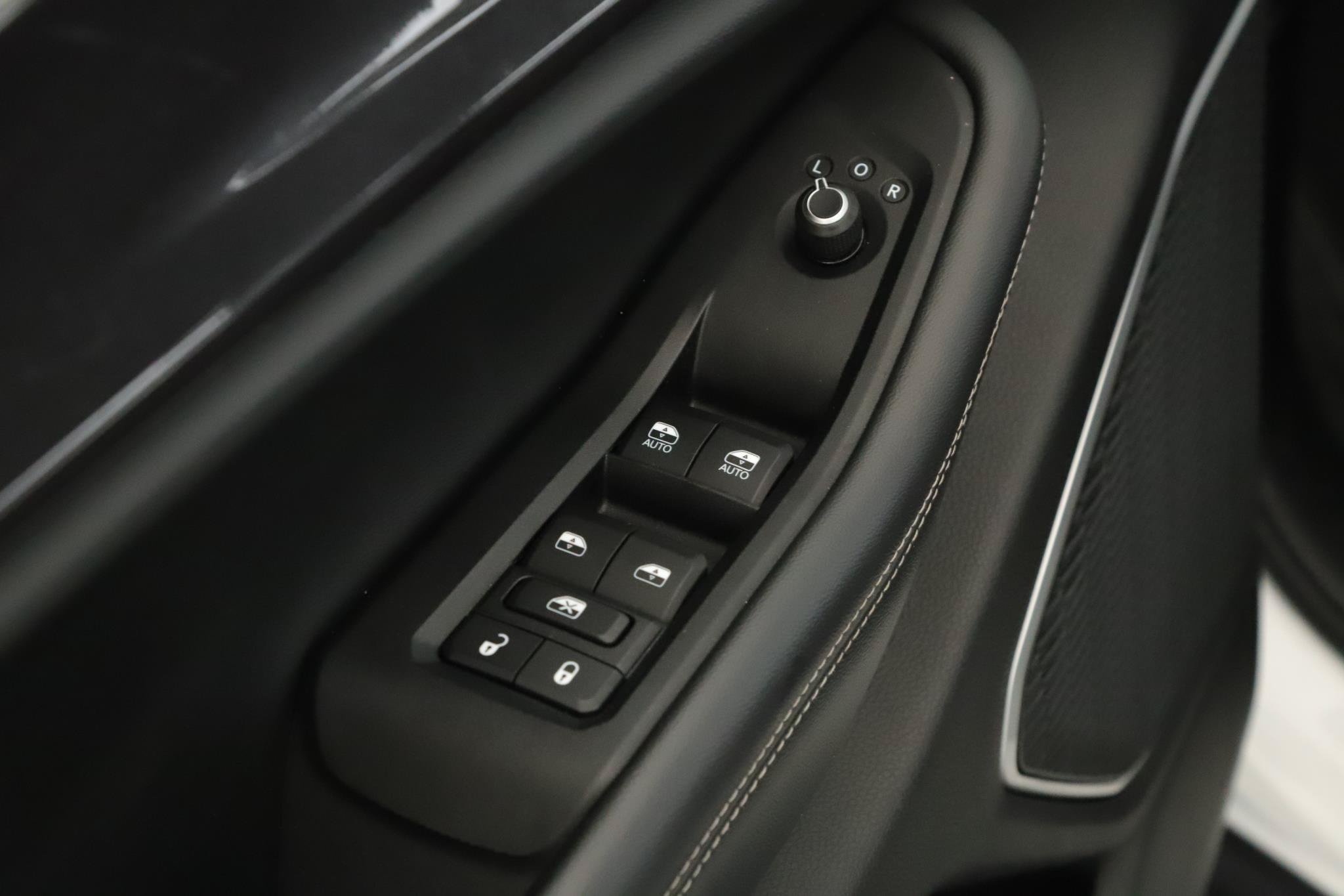 Used 2022 Jeep Grand Cherokee L Laredo w/ Luxury Tech Group I AWD/4WD image 8