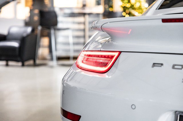 Used 2015 Porsche 911 Turbo S image 44