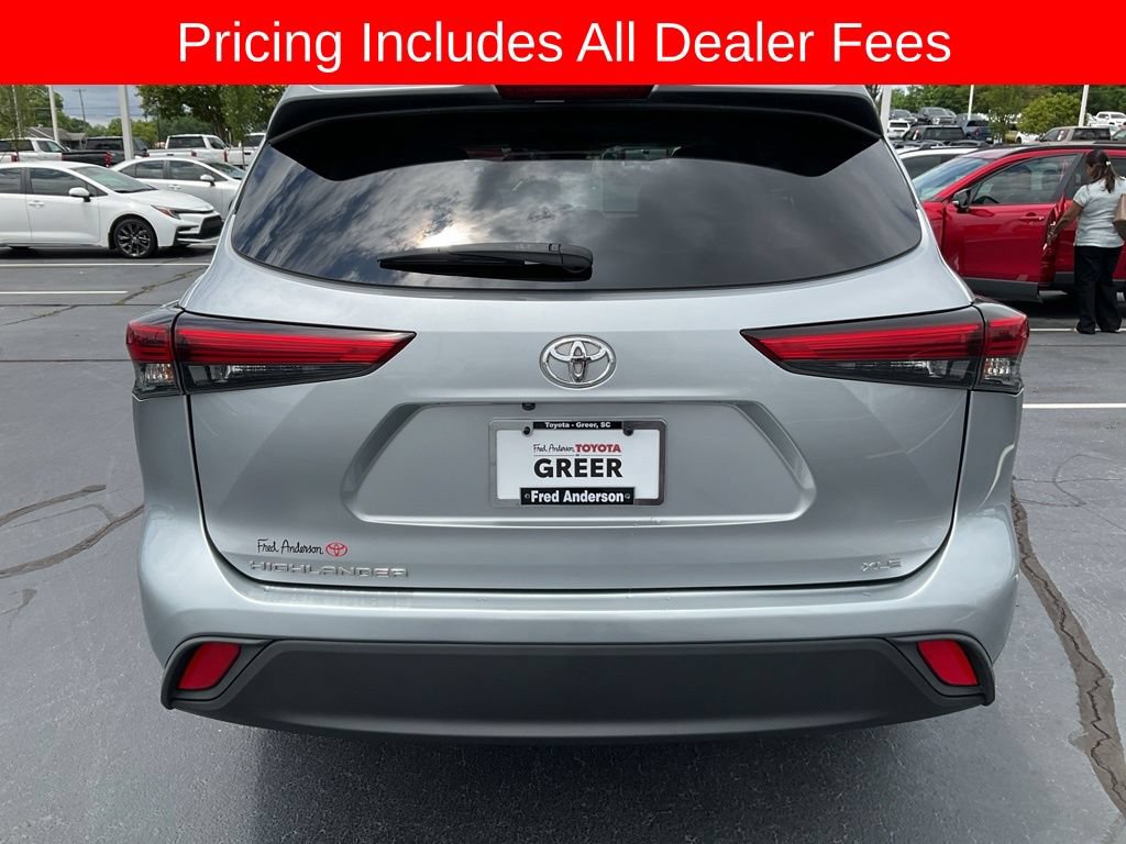 Used 2022 Toyota Highlander XLE FWD image 19