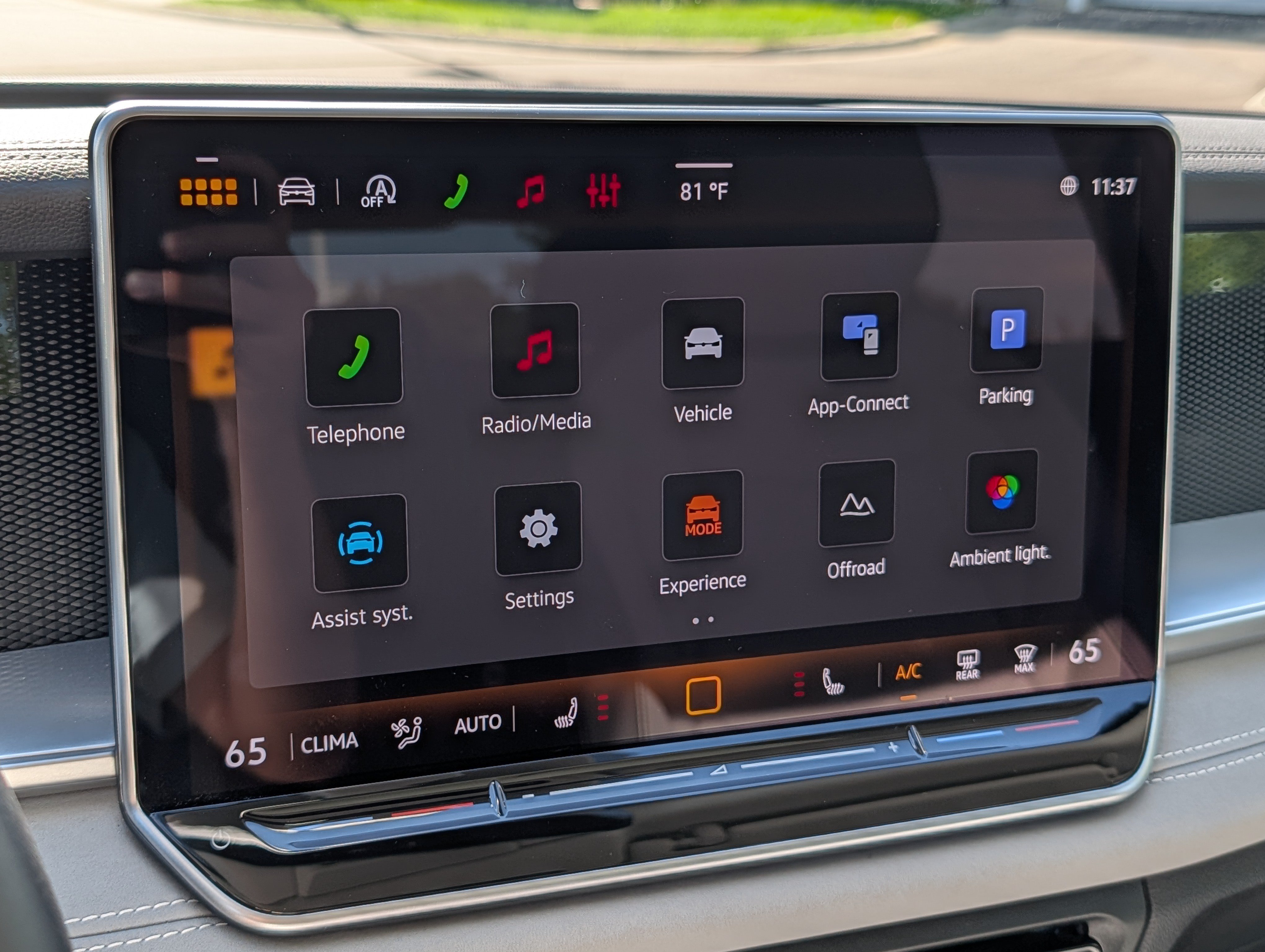 Certified 2026 Volkswagen Tiguan SE AWD/4WD image 22