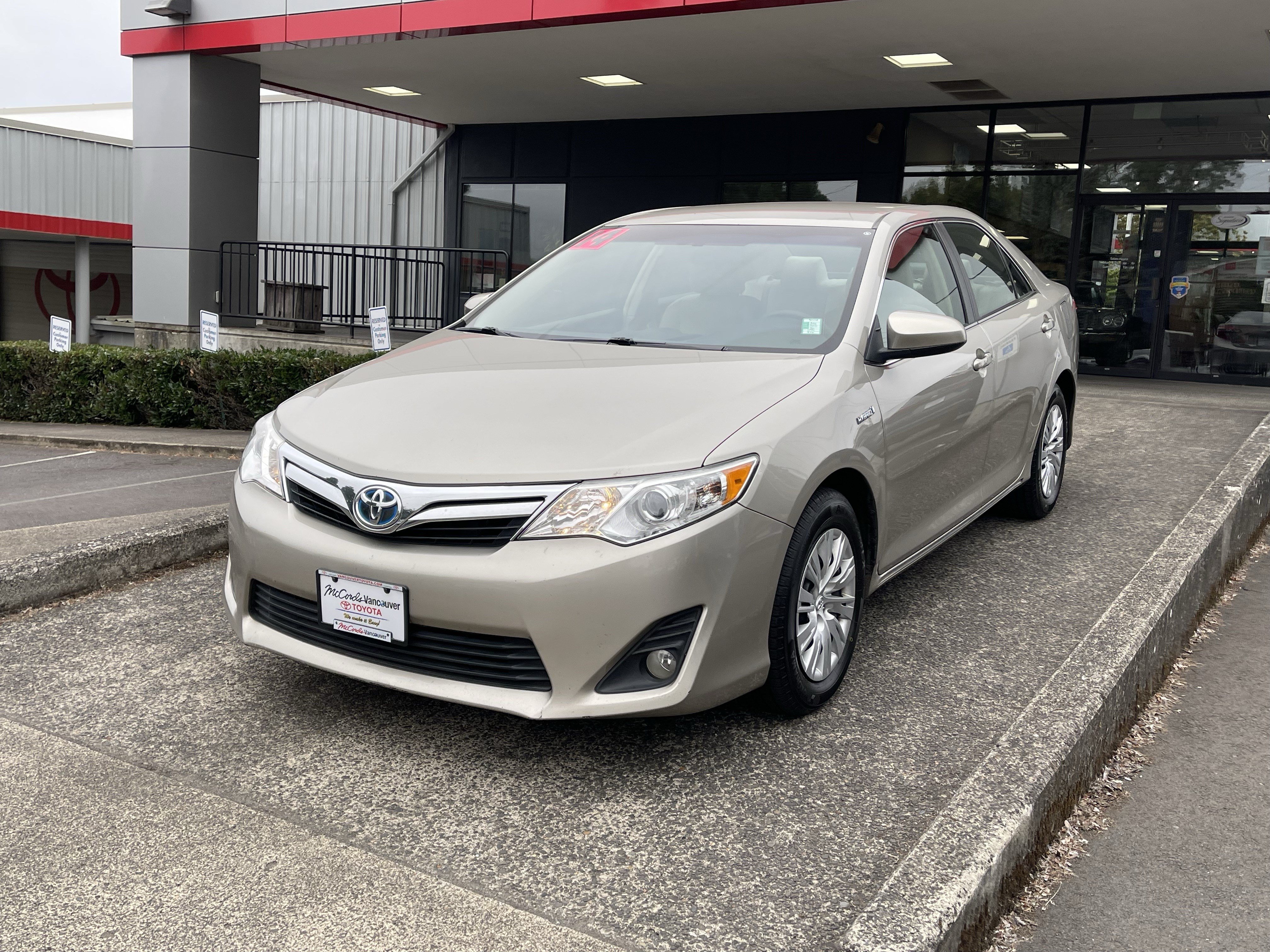 Used 2014 Toyota Camry LE FWD image 3
