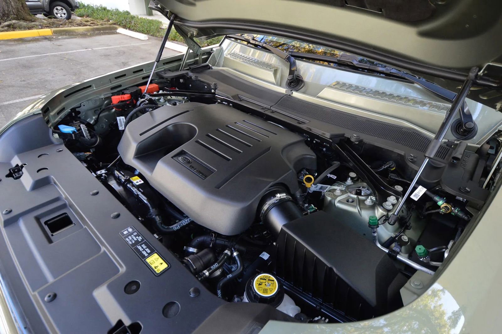 Used 2025 Land Rover Defender 110 X-Dynamic SE image 64