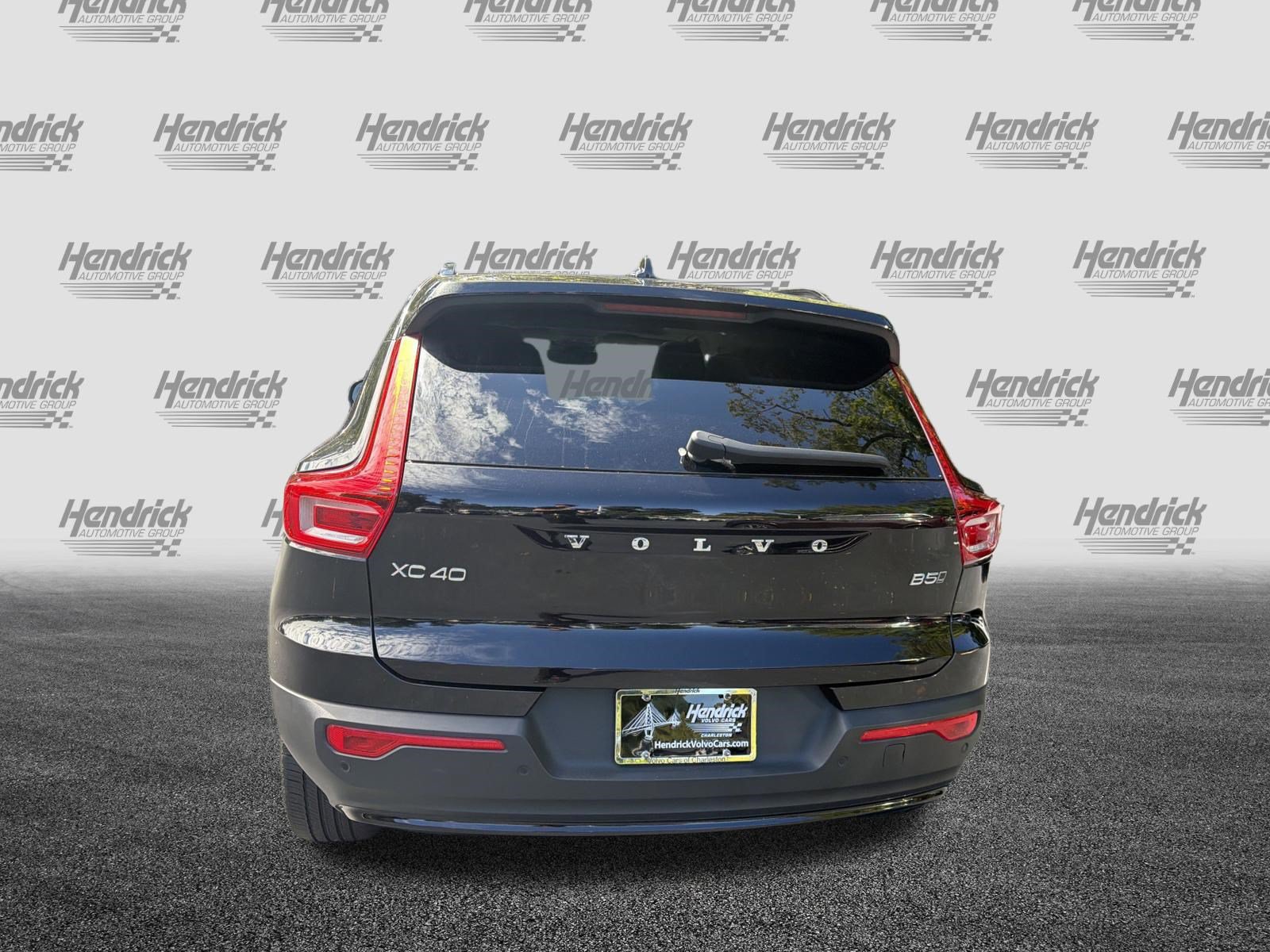 Used 2025 Volvo XC40 B5 Plus AWD/4WD image 9
