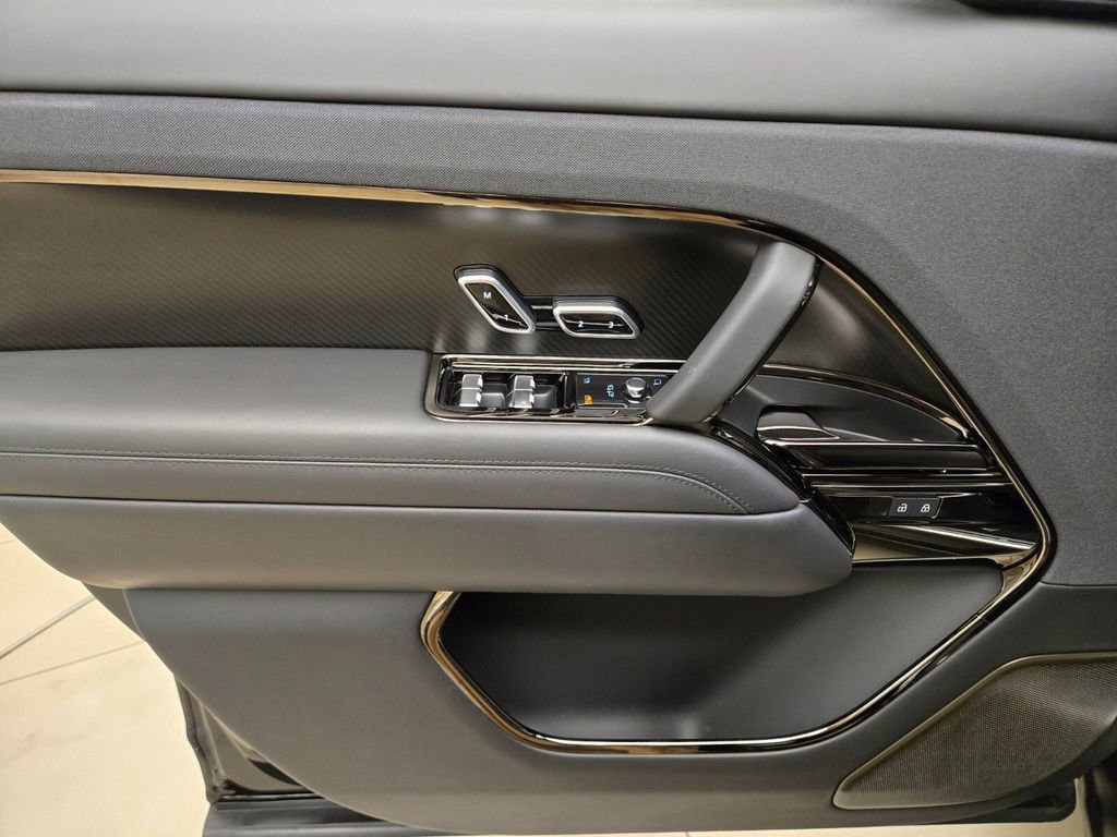 Used 2024 Land Rover Range Rover Sport image 30