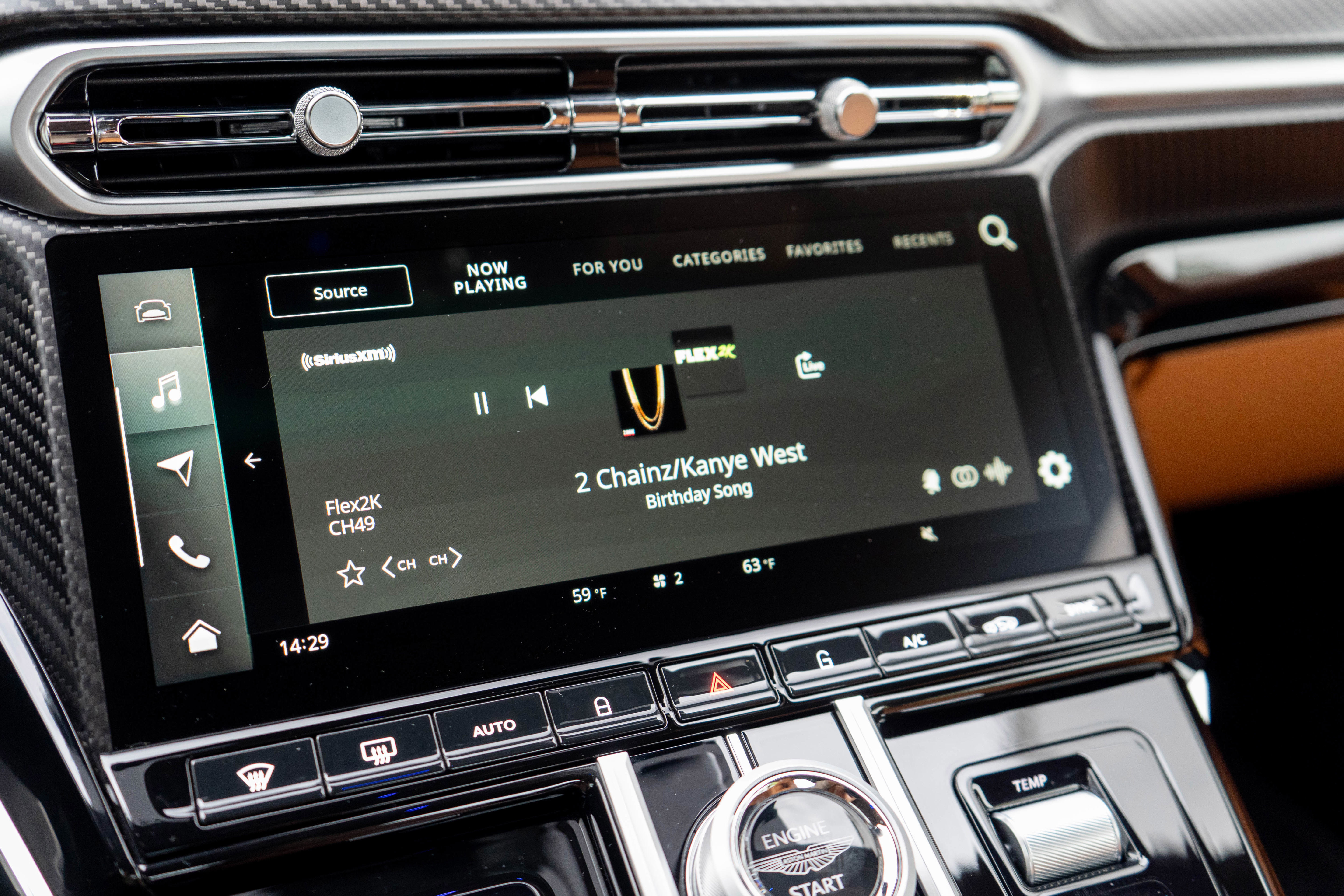 Used 2025 Aston Martin V8 Vantage Coupe image 18