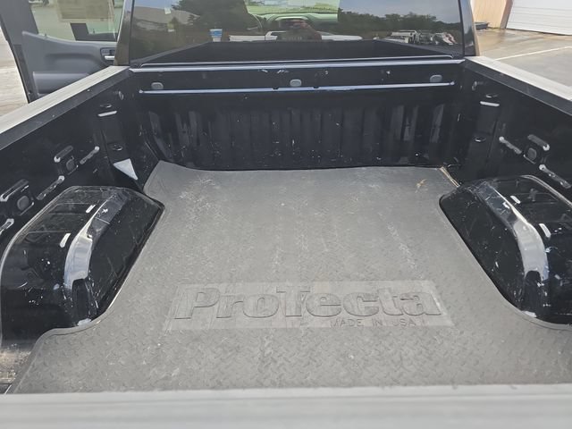Used 2020 Chevrolet Silverado 1500 Custom w/ Custom Value Package AWD/4WD image 16