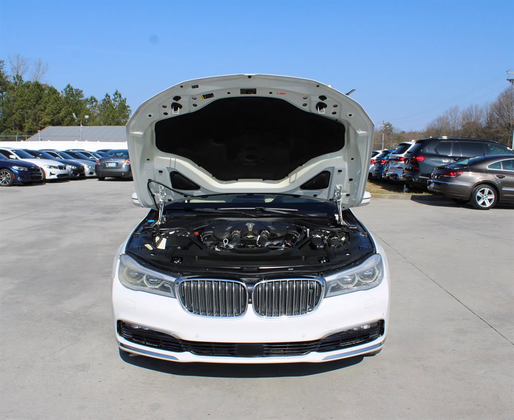 Used 2017 BMW 750i RWD image 47