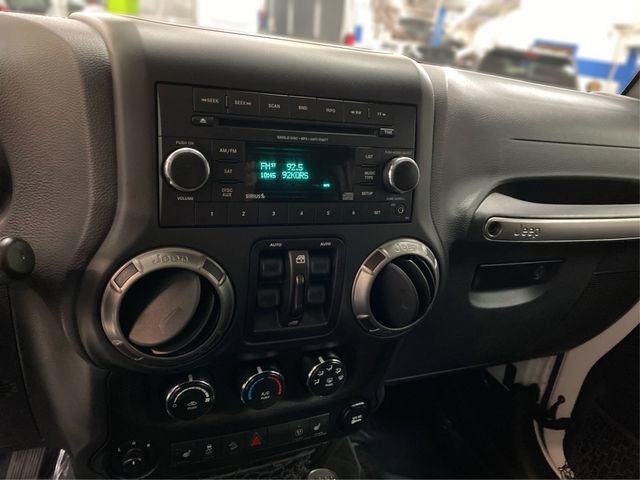 Used 2018 Jeep Wrangler Unlimited Altitude image 27