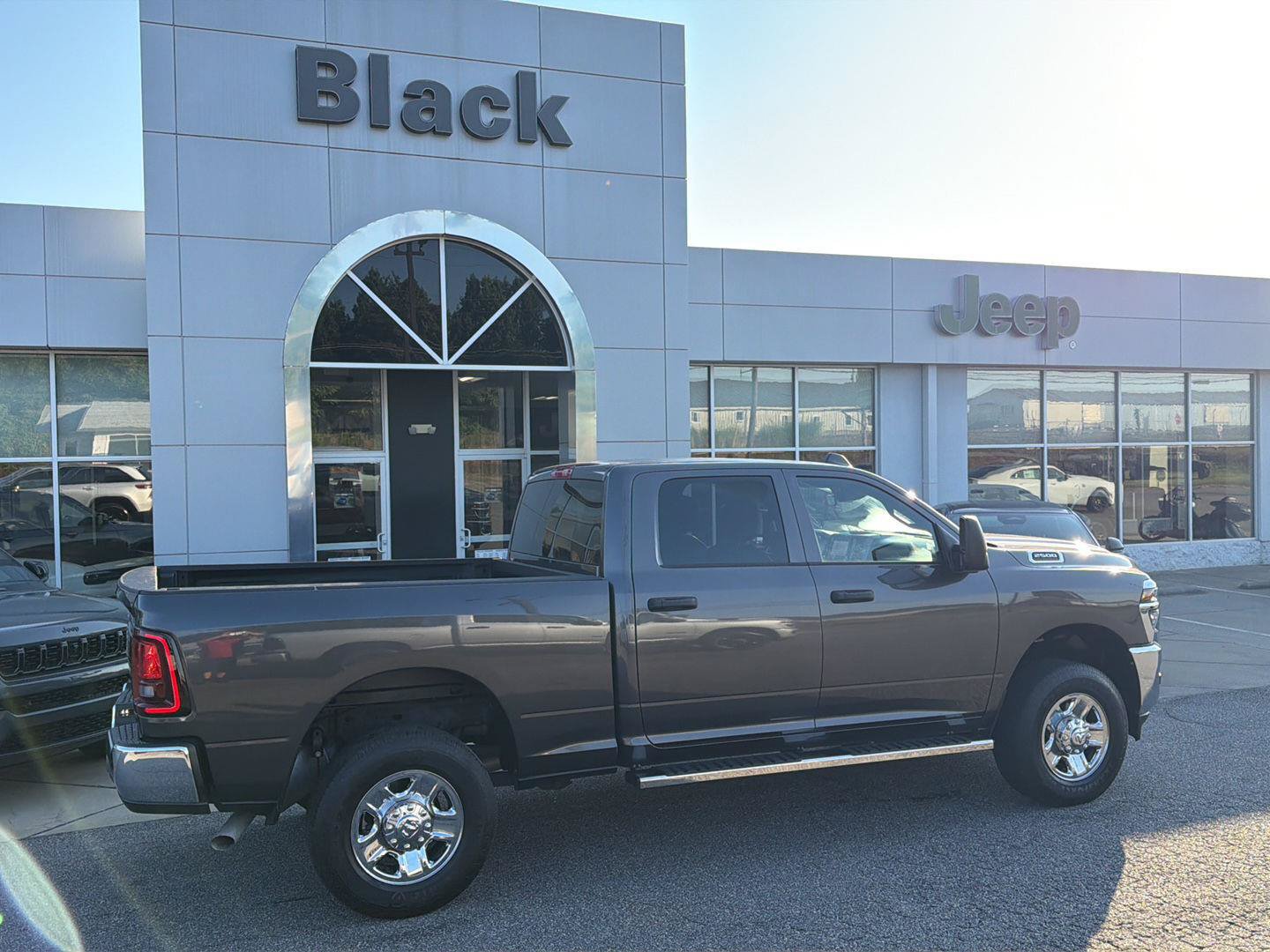 Used 2026 RAM 2500 Tradesman w/ Chrome Appearance Group AWD/4WD image 3