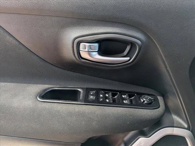 Used 2021 Jeep Renegade Latitude image 15