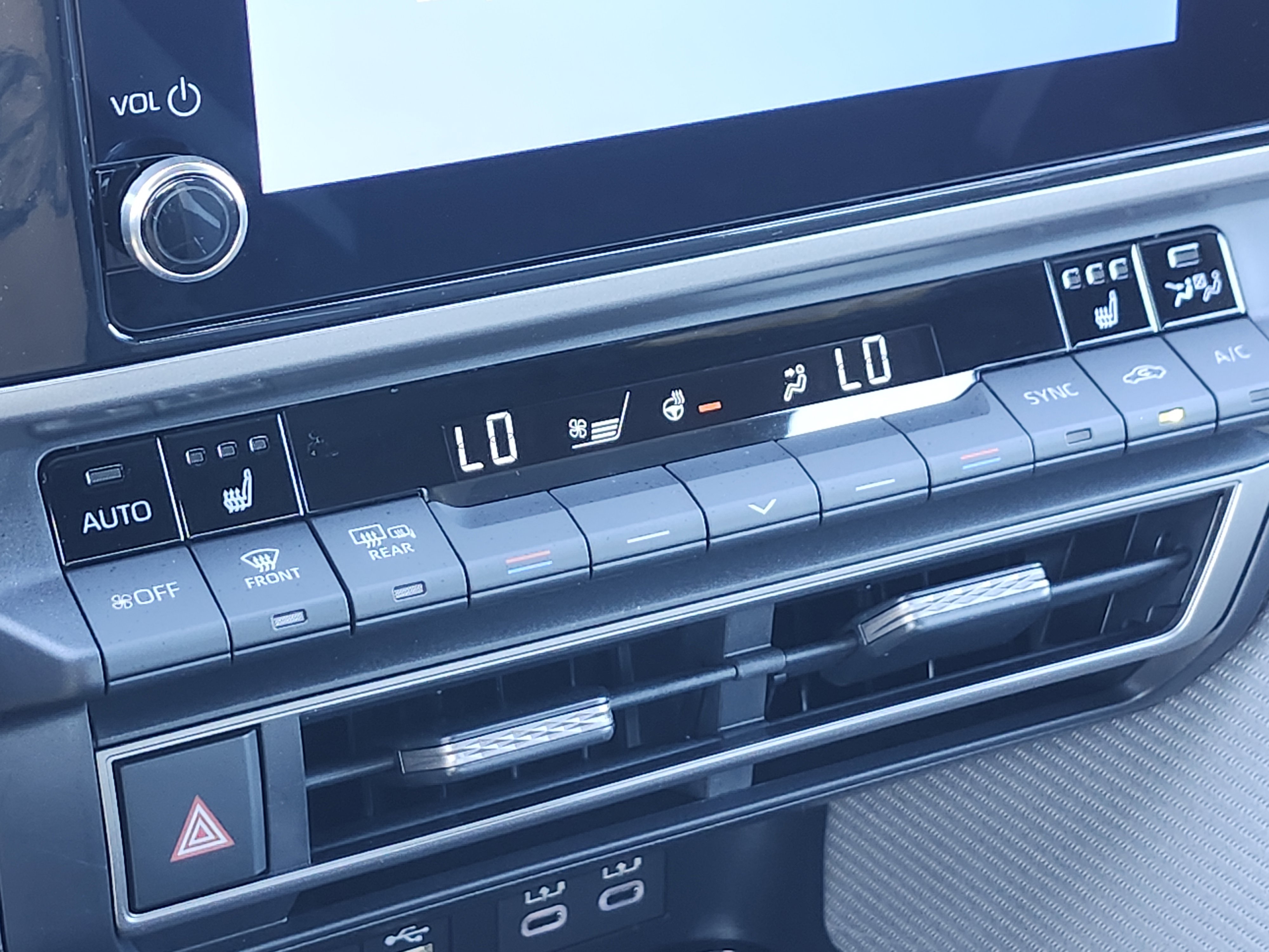 Used 2025 Toyota Camry LE image 28