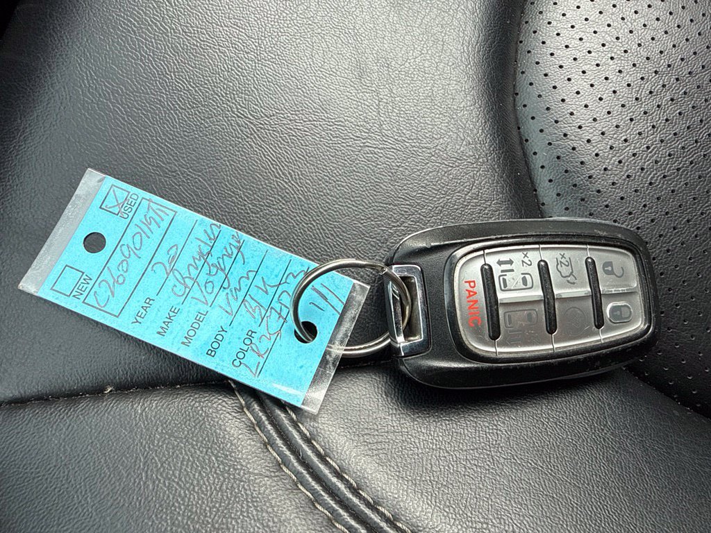 Used 2020 Chrysler Voyager Lxi FWD image 34