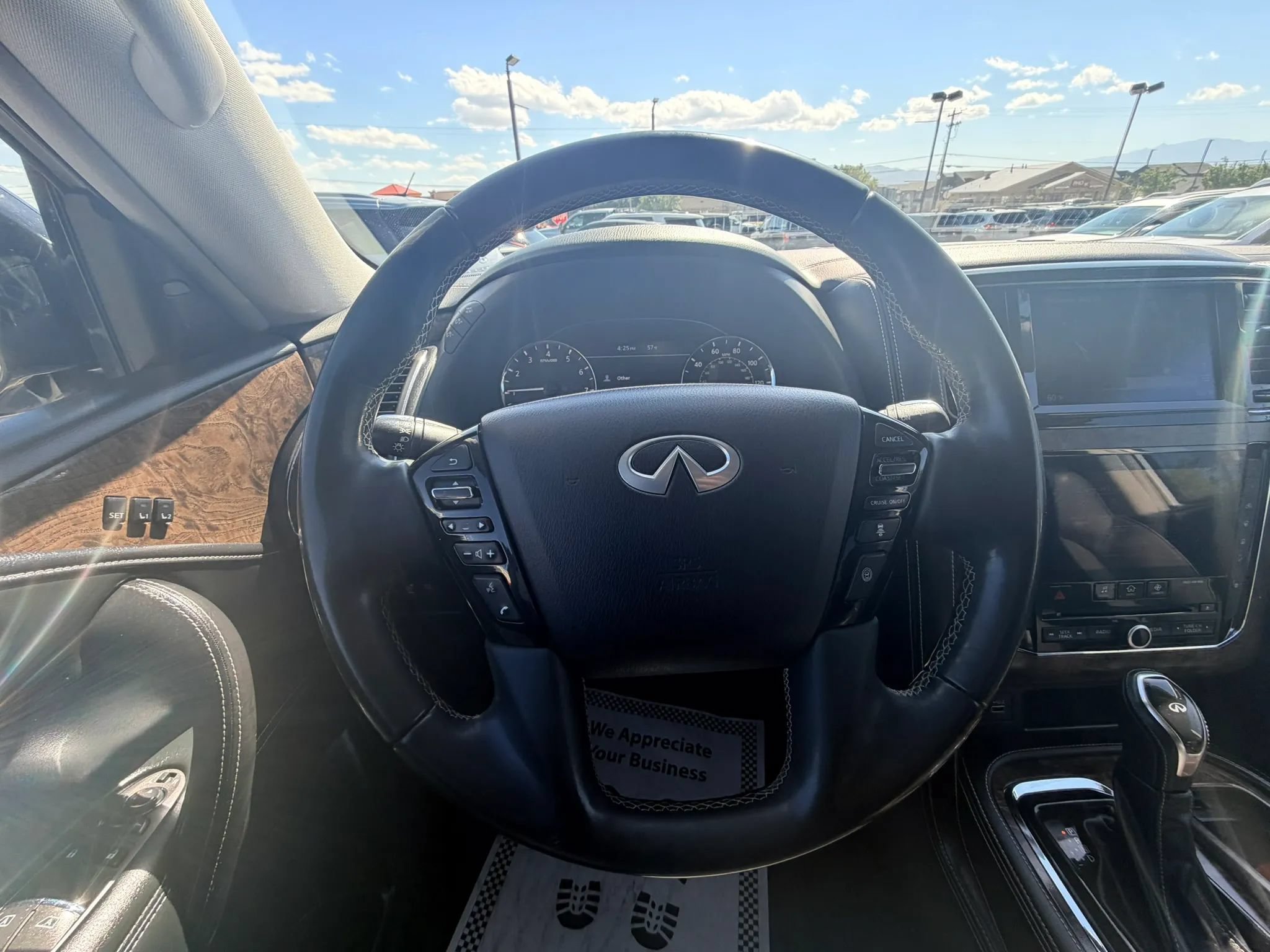 Used 2021 INFINITI QX80 Premium Select w/ All-Season Package AWD/4WD image 12
