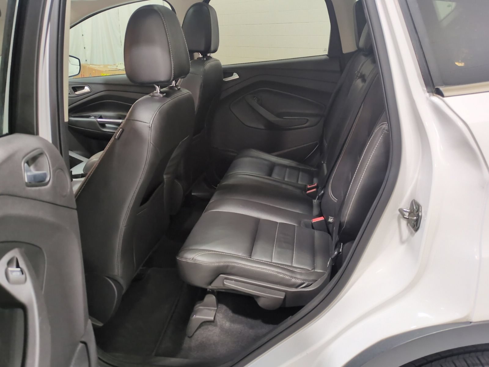 Used 2015 Ford Escape SE w/ Equipment Group 201A FWD image 16