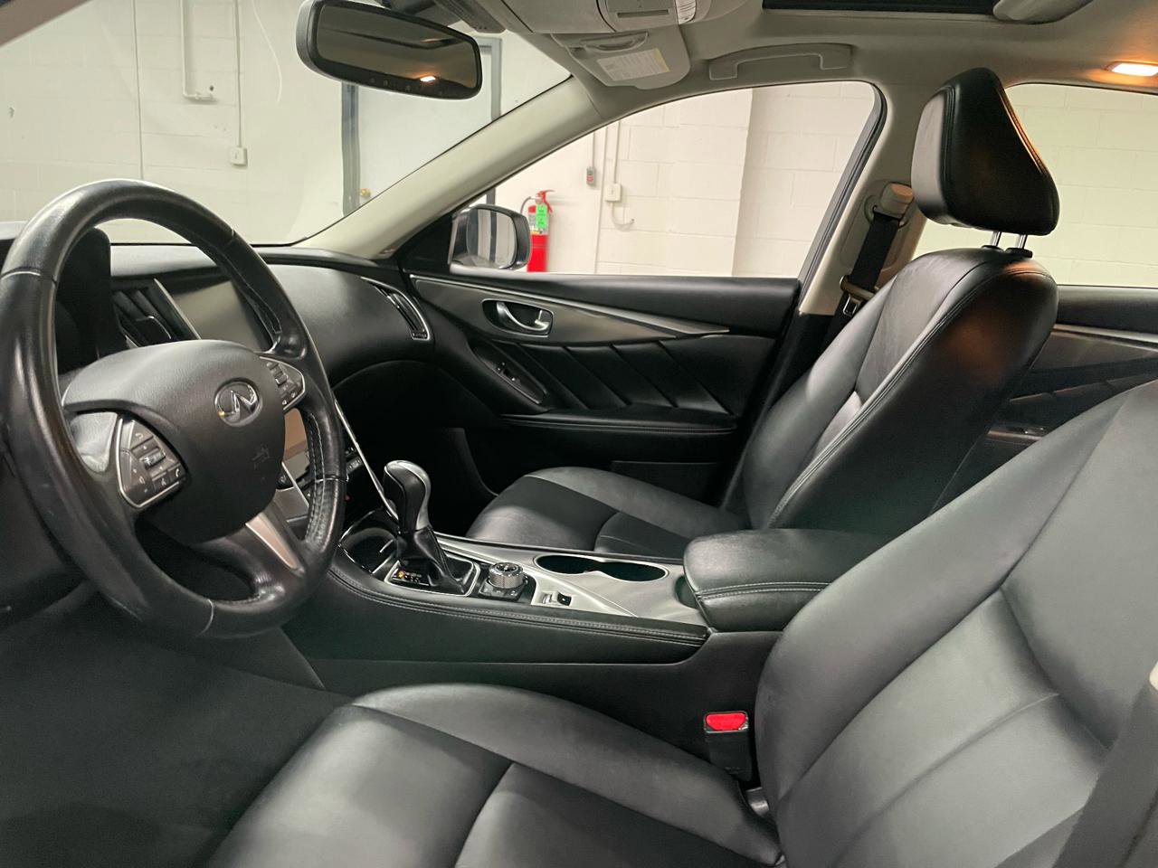 Used 2017 INFINITI Q50 2.0t w/ Moonroof Package image 11