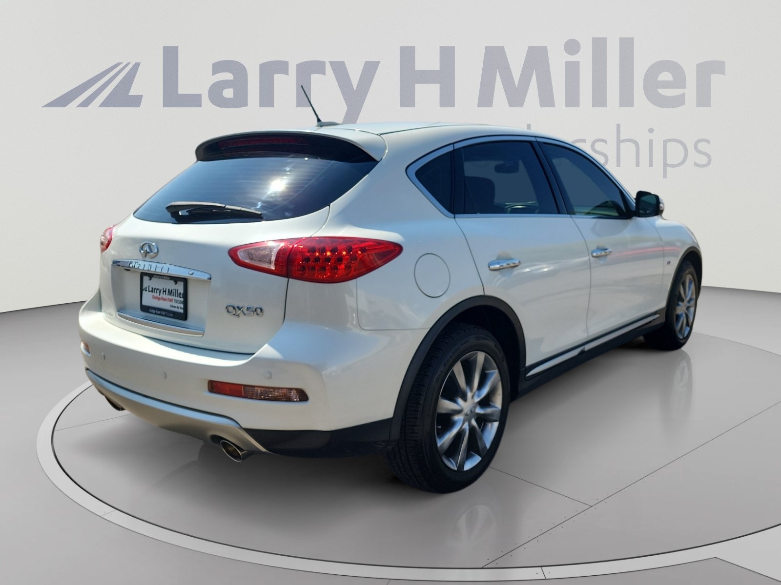 Used 2017 INFINITI QX50 2WD image 5