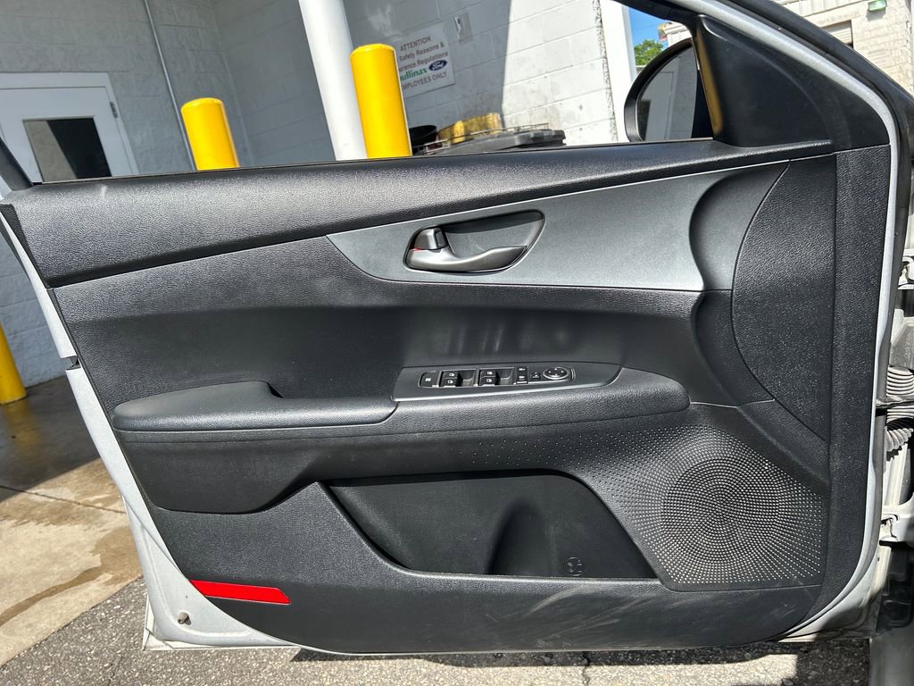 Used 2021 Kia Forte LXS FWD image 9