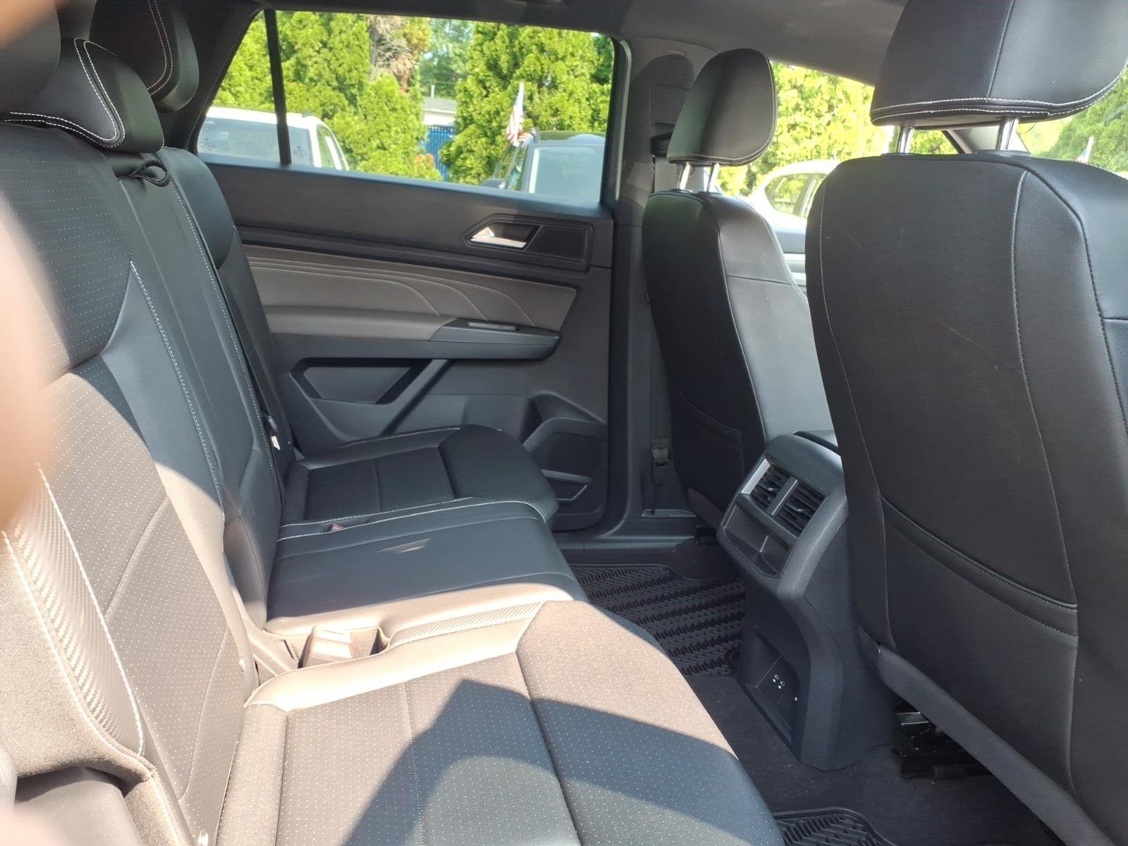 Certified 2023 Volkswagen Atlas Cross Sport SEL R-Line AWD/4WD image 10