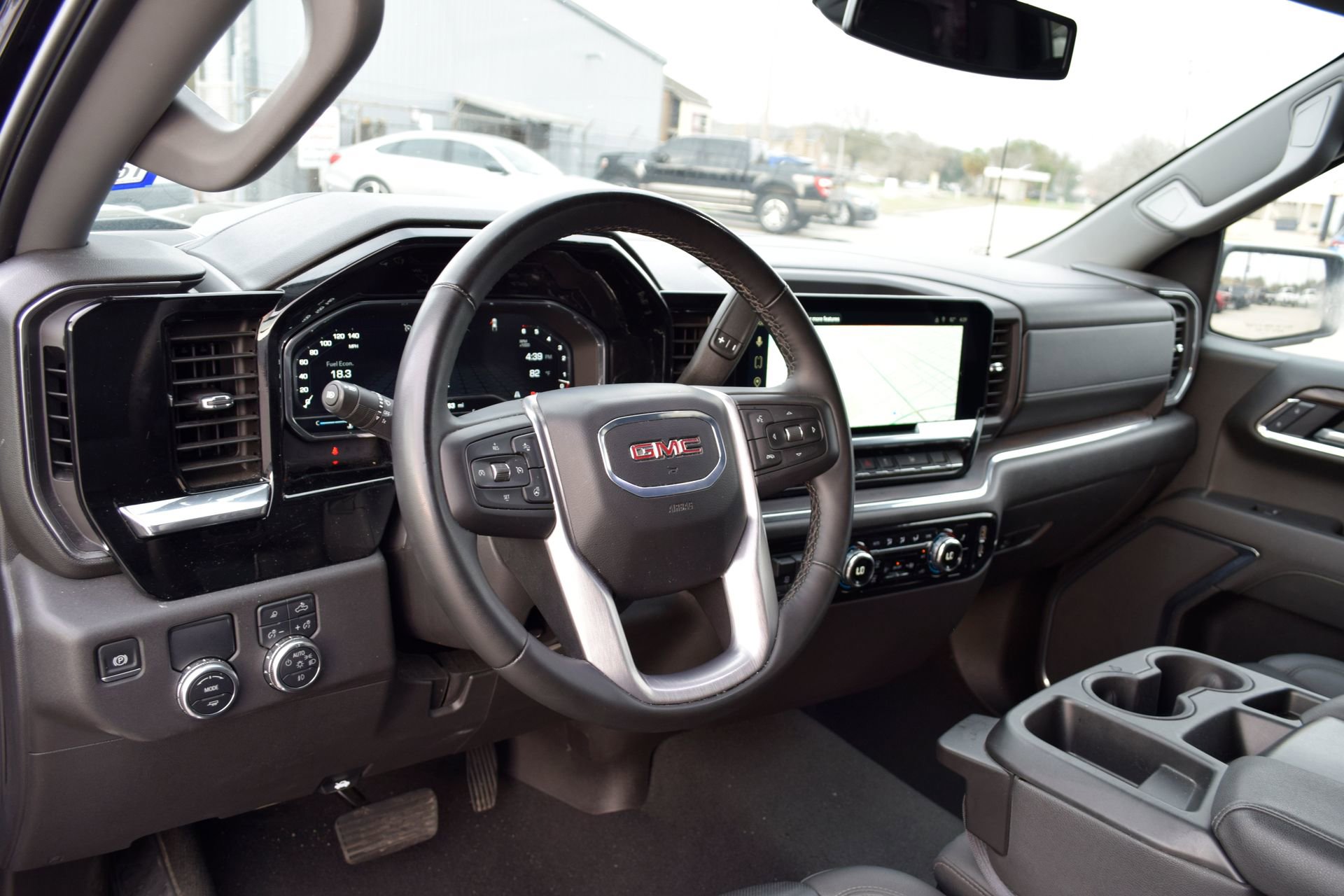 Used 2025 GMC Sierra 1500 SLT image 17