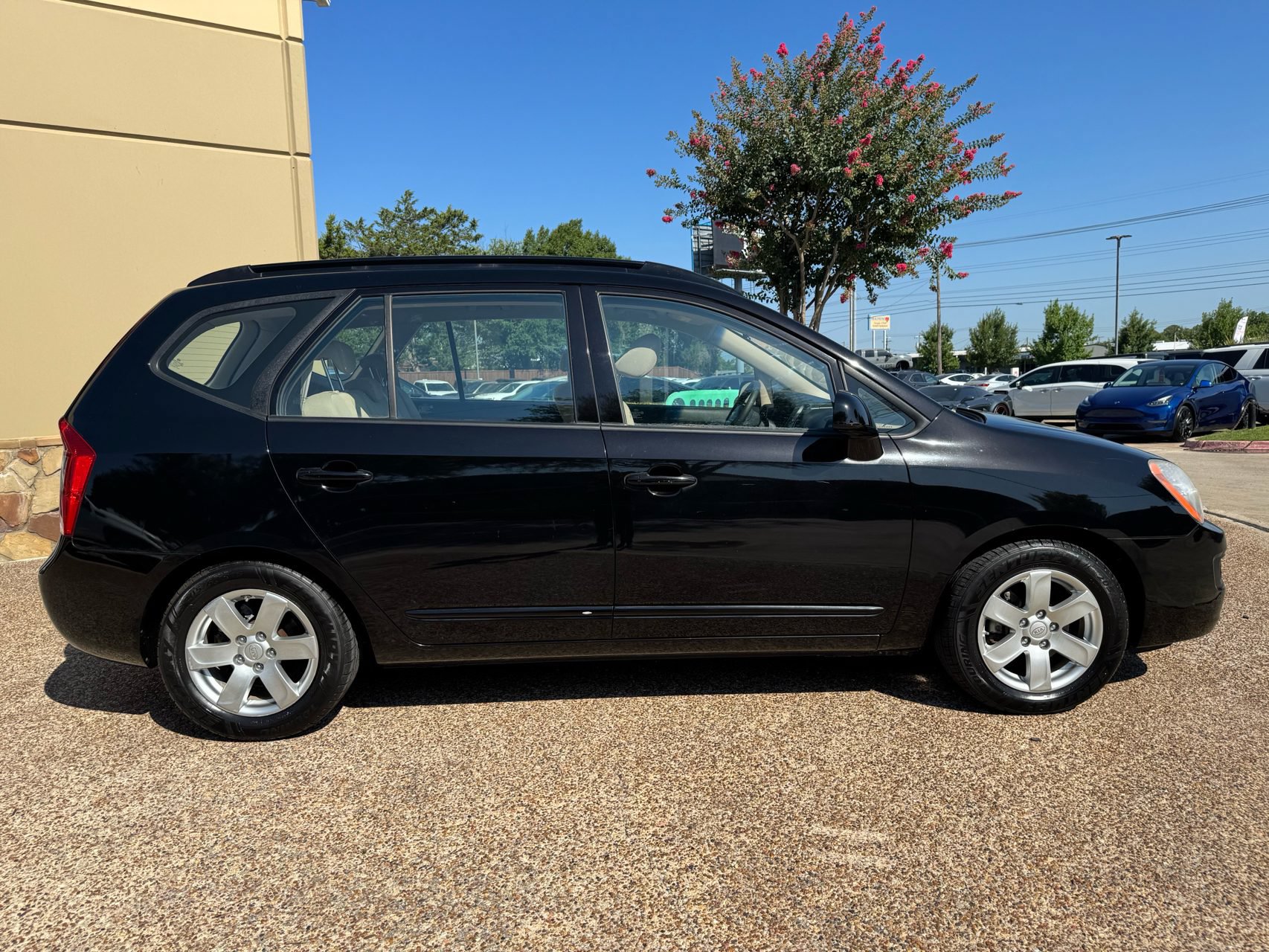 Used 2008 Kia Rondo LX FWD image 10
