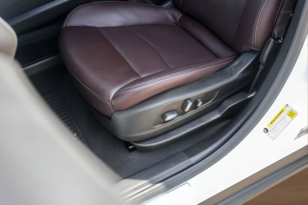 Certified 2024 Cadillac XT6 Premium Luxury w/ LPO, Floor Liner Package image 8