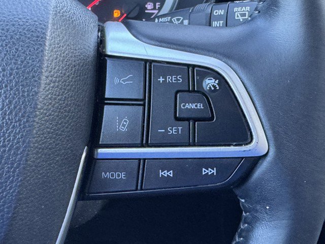 Used 2022 Toyota Highlander LE image 16