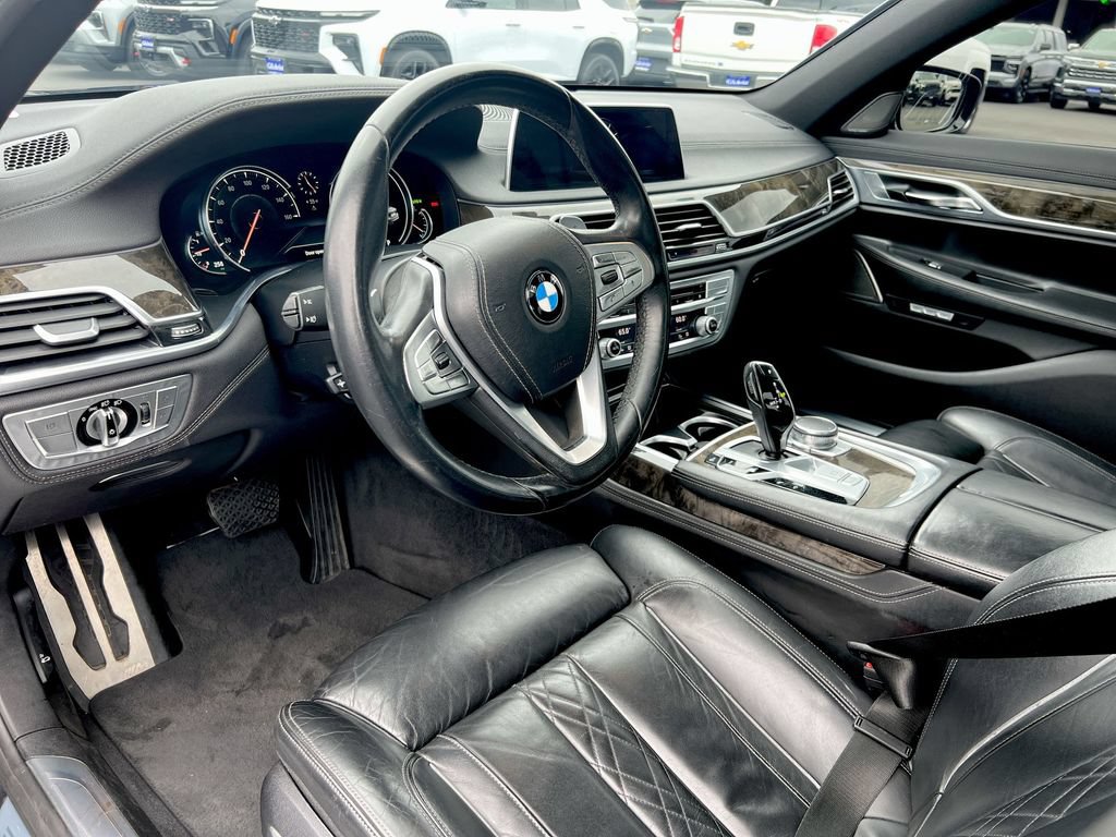 Used 2016 BMW 750i xDrive AWD/4WD image 10
