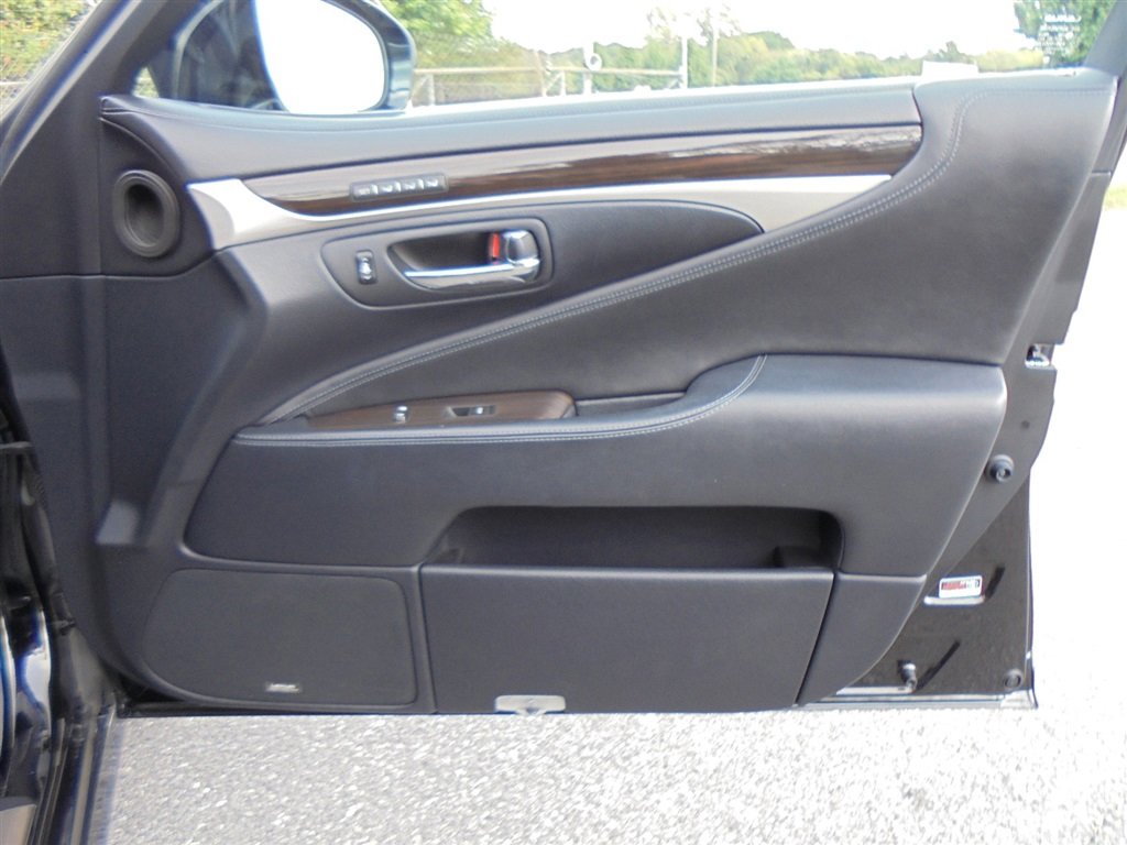 Used 2013 Lexus LS 460 AWD image 30