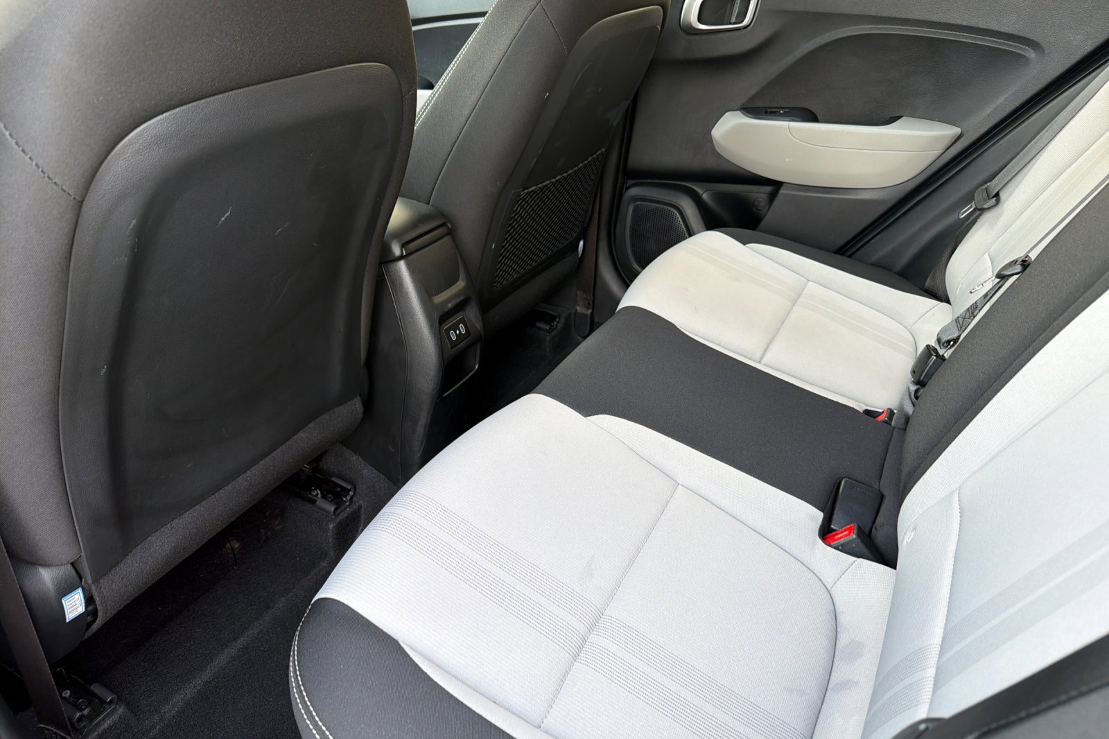 Used 2025 Hyundai Venue SEL image 12