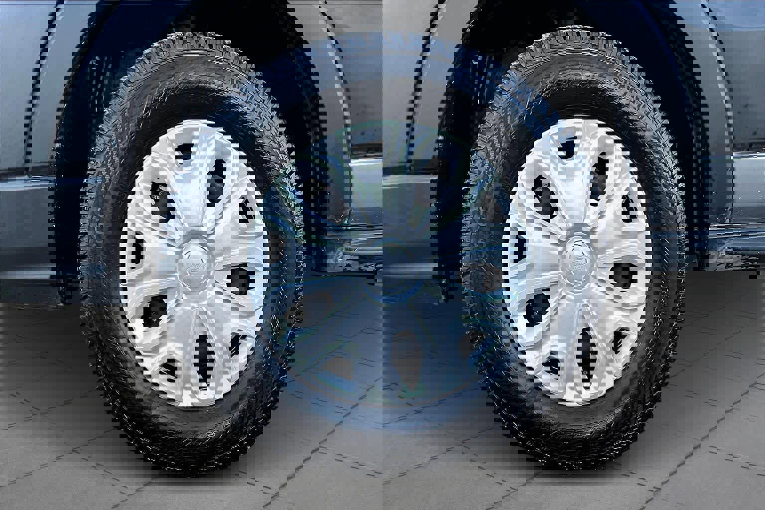 Used 2022 Ford E-Transit Medium Roof image 10