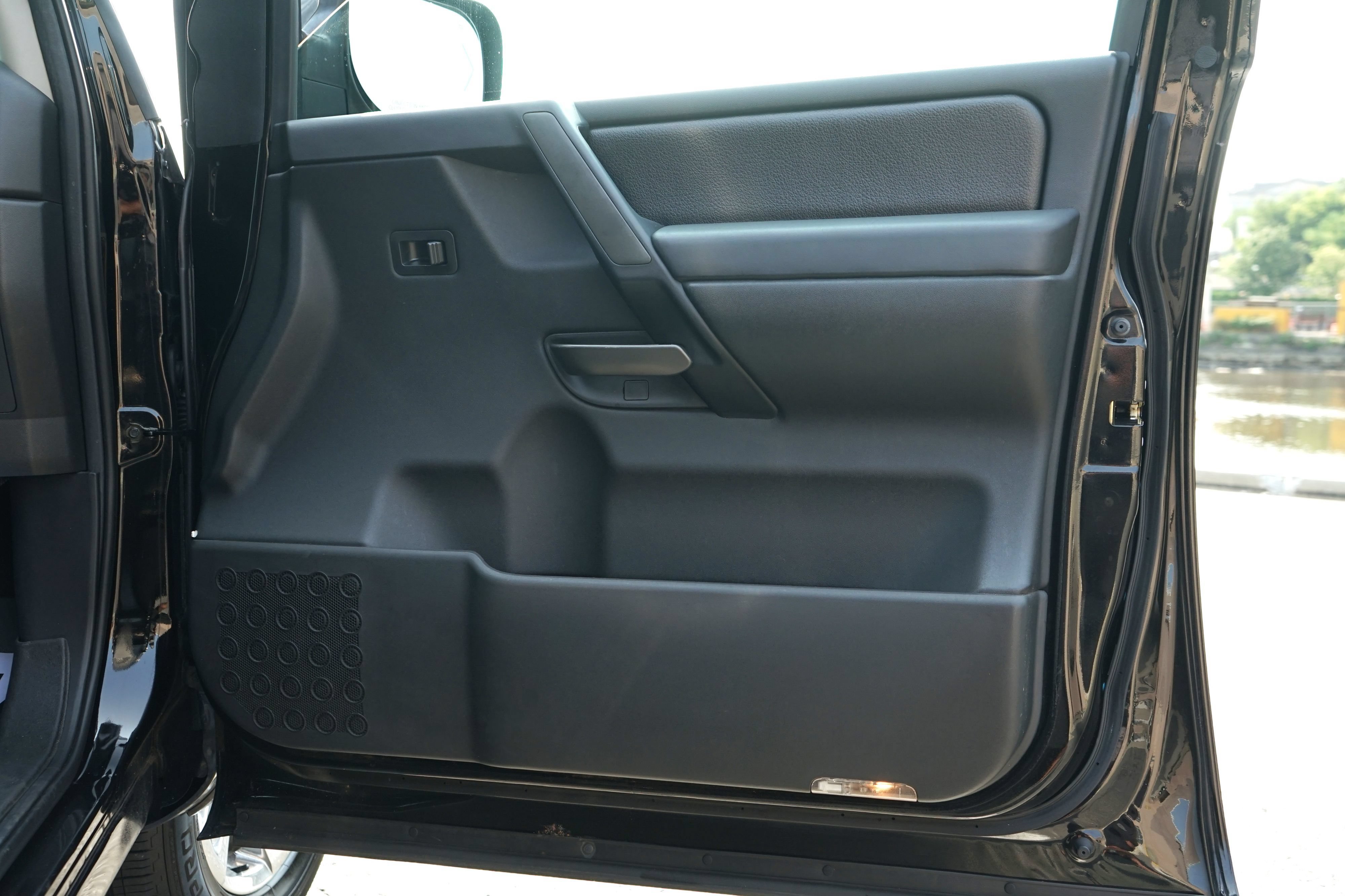 Used 2012 Nissan Titan SL w/ Heavy Metal Edition Pkg AWD/4WD image 29