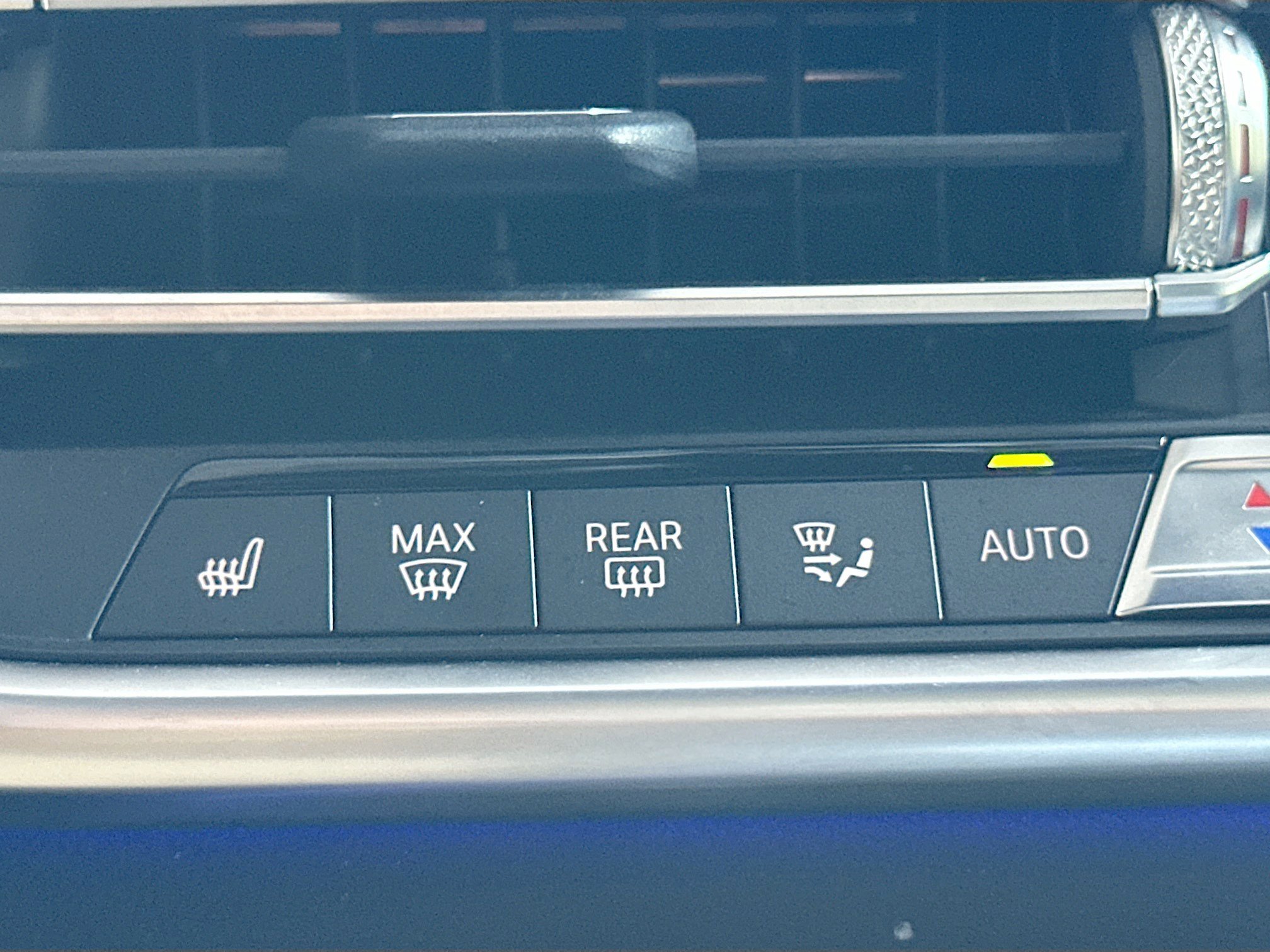 Used 2020 BMW X5 xDrive40i w/ M Sport Package image 21