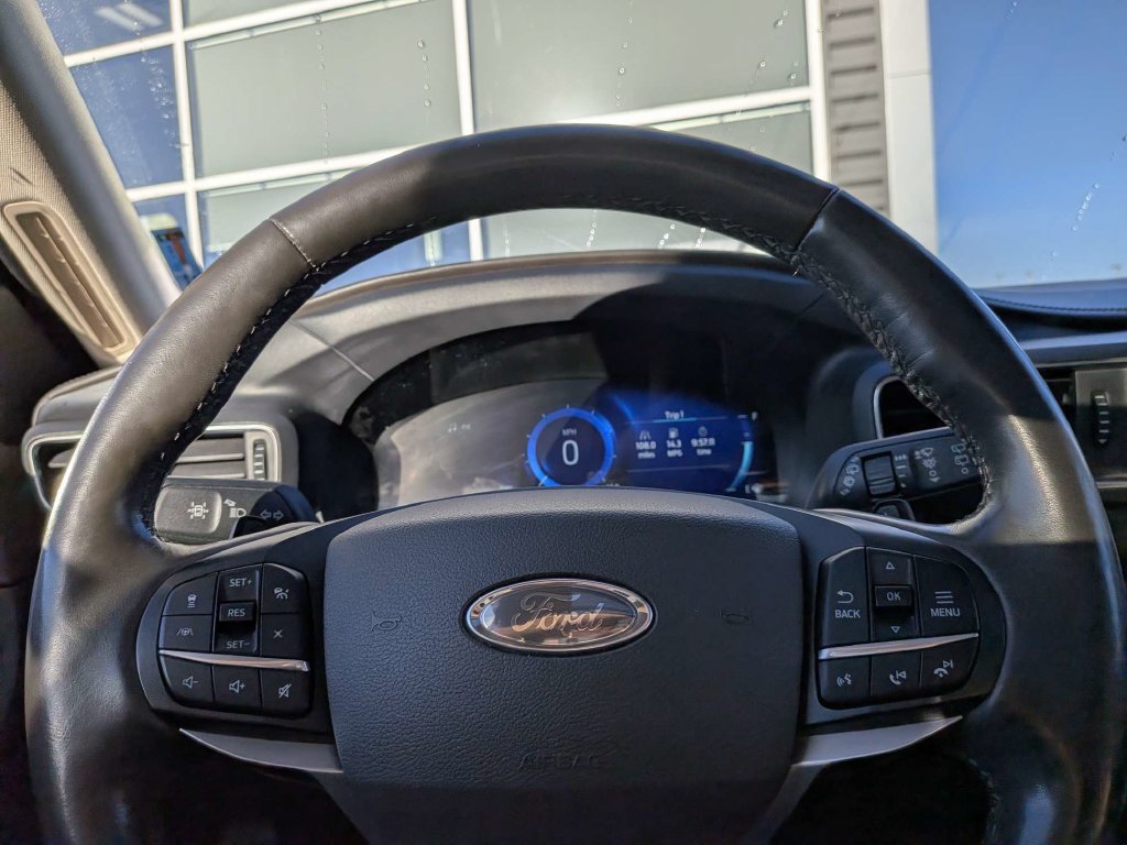 Used 2020 Ford Explorer Platinum w/ Premium Technology Package AWD/4WD image 20