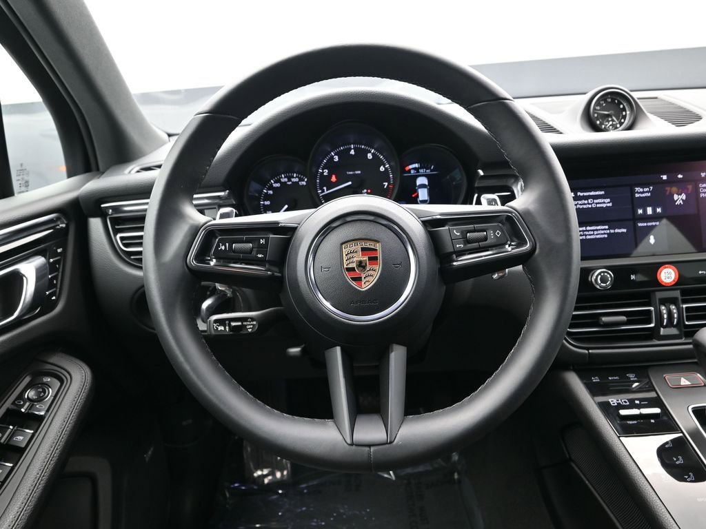 Certified 2025 Porsche Macan AWD/4WD image 20