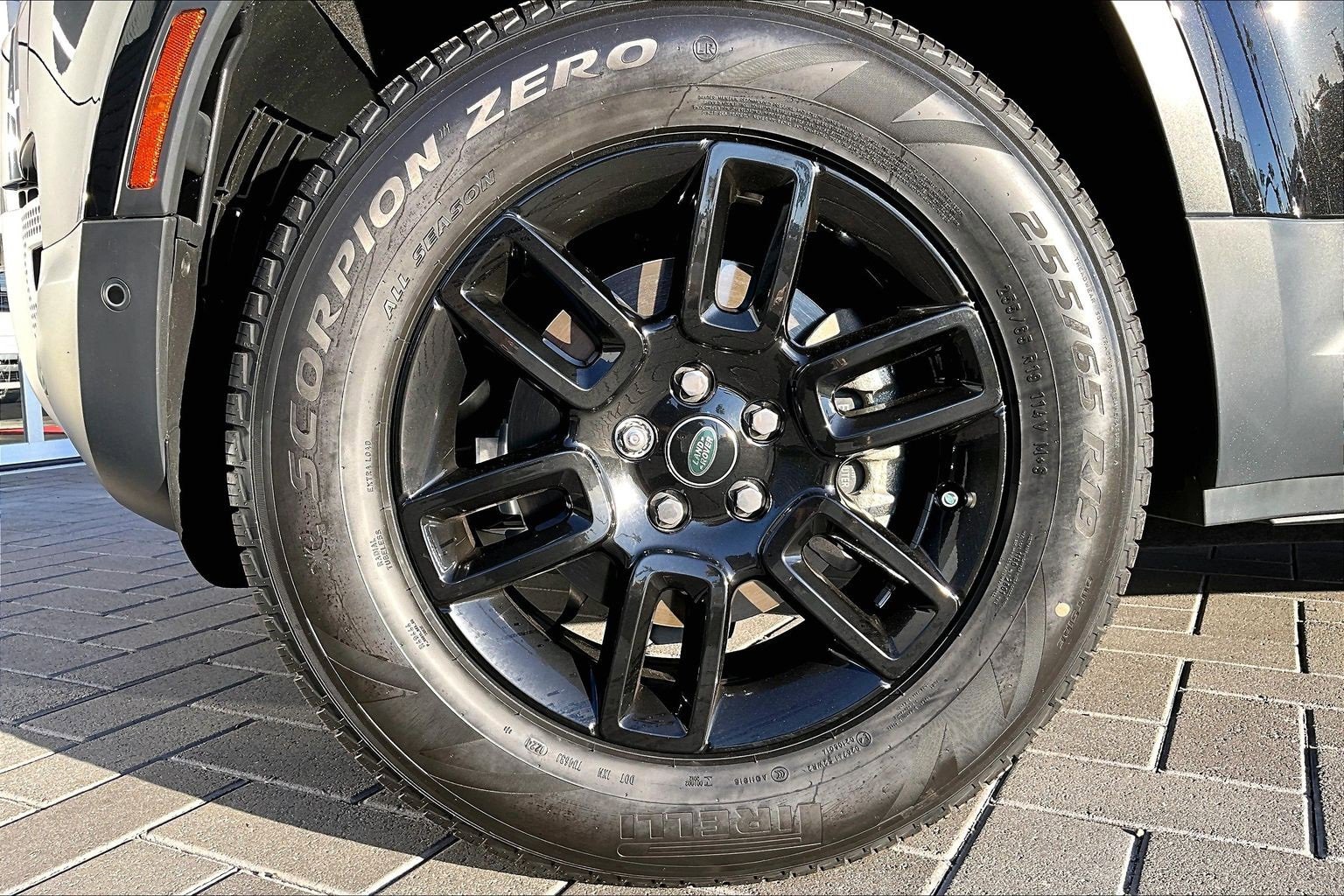 Used 2024 Land Rover Defender 110 S image 9