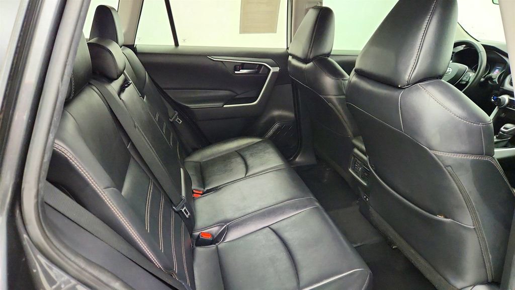 Used 2021 Toyota RAV4 XLE Premium image 22