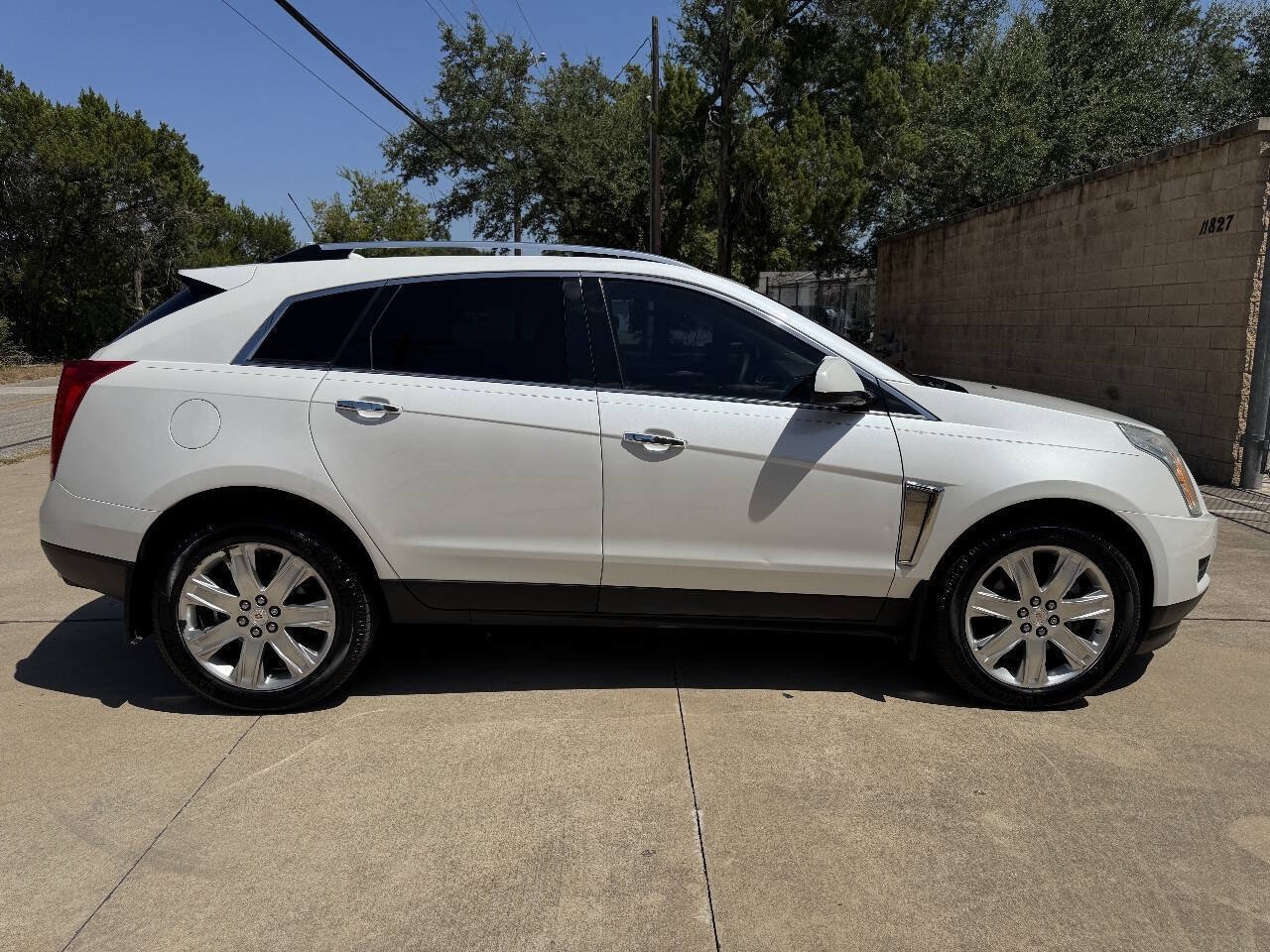 Used 2016 Cadillac SRX Luxury w/ Driver Awareness Package FWD image 12