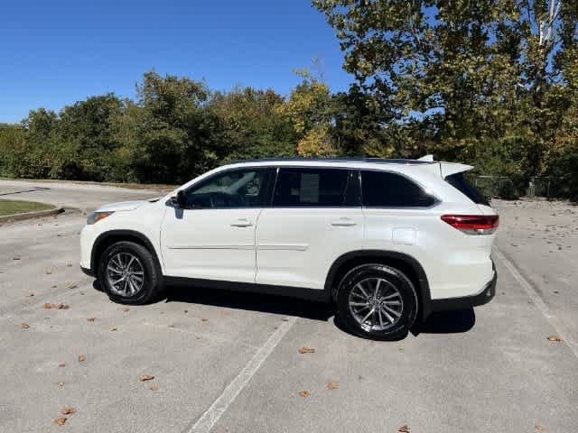 Used 2019 Toyota Highlander XLE w/ Protection Package #3 AWD/4WD image 5