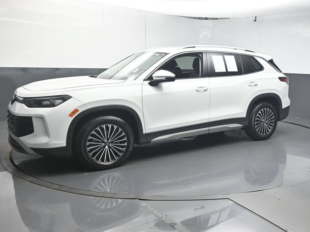 Used 2025 Volkswagen Tiguan S FWD image 4