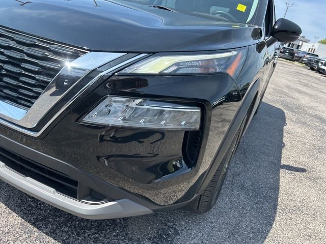 Used 2022 Nissan Rogue SV FWD image 9