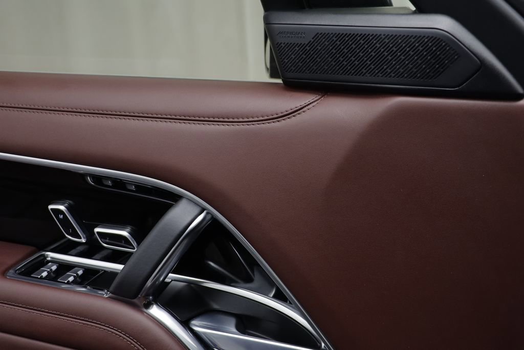 Used 2025 Land Rover Range Rover Autobiography image 7