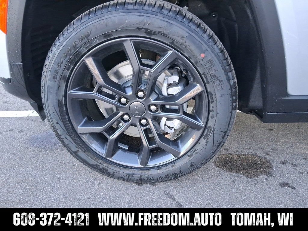 Used 2025 Jeep Grand Cherokee L Limited w/ Trailer Tow Package AWD/4WD image 46