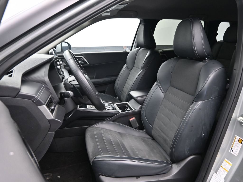 Used 2024 Mitsubishi Outlander SE image 24