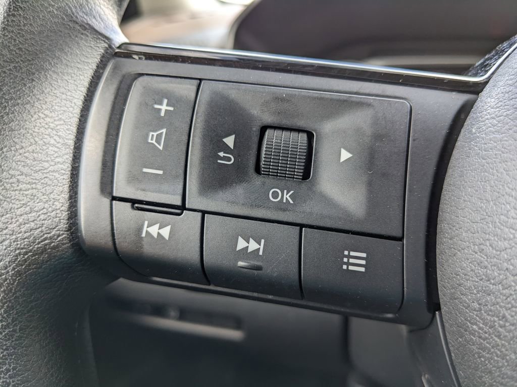 Used 2023 Nissan Rogue SV image 26