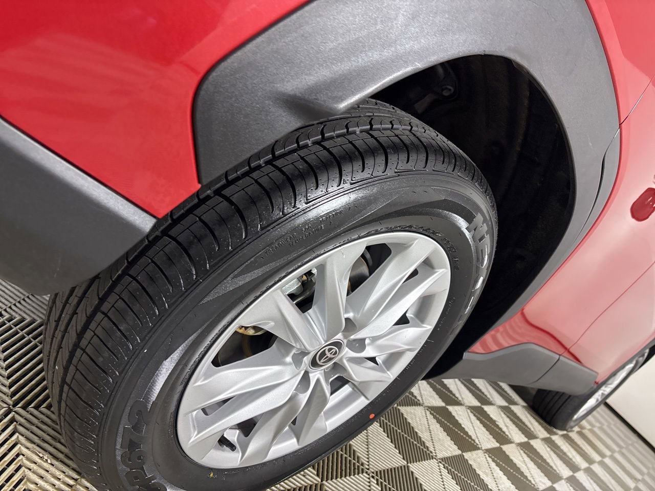 Used 2023 Toyota Corolla Cross LE image 31